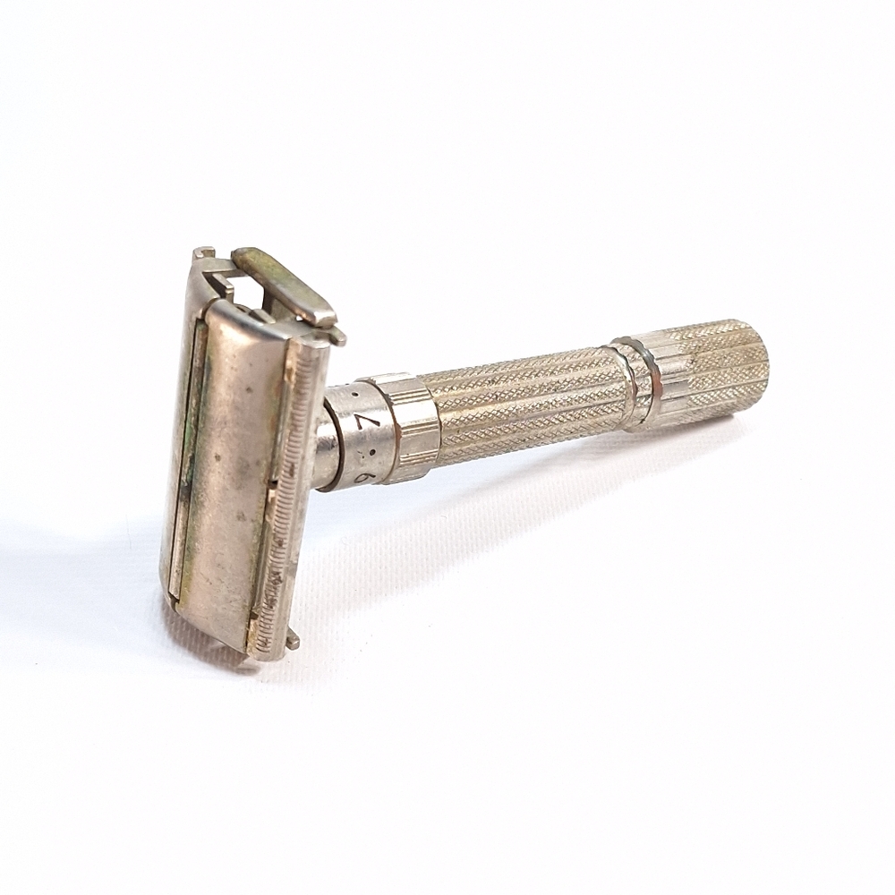 Vintage 1961 Gillette Adjustable Fat Boy Safety Razor - Picture 2 of 9